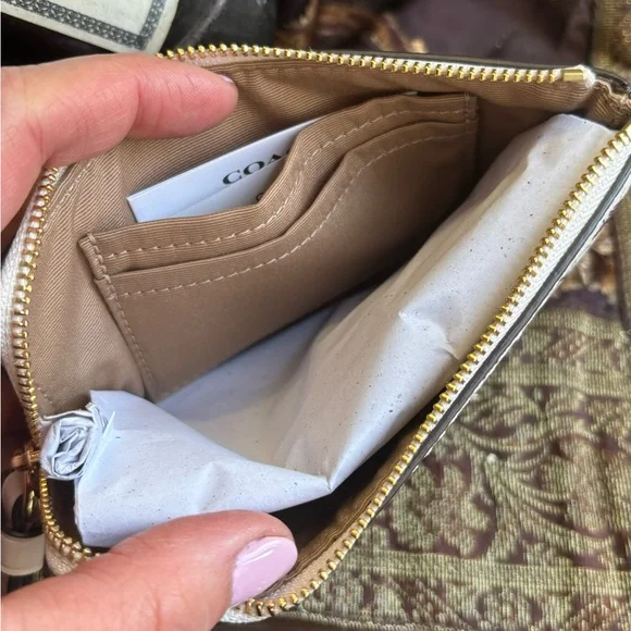 Authentic COACH Leather  butterfly  zip card wristlet - Picture 6 of 7